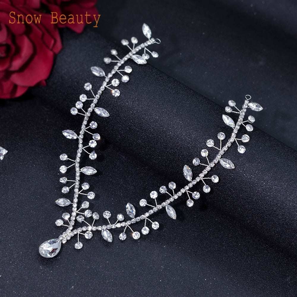 Royal Radiance Bridal Tiara: Sparkling Rhinestone Headpiece for a Regal Look