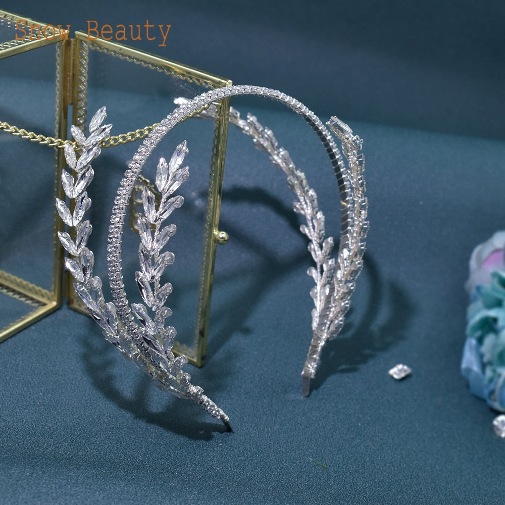 Royal Radiance Bridal Tiara: Sparkling Rhinestone Headpiece for a Regal Look