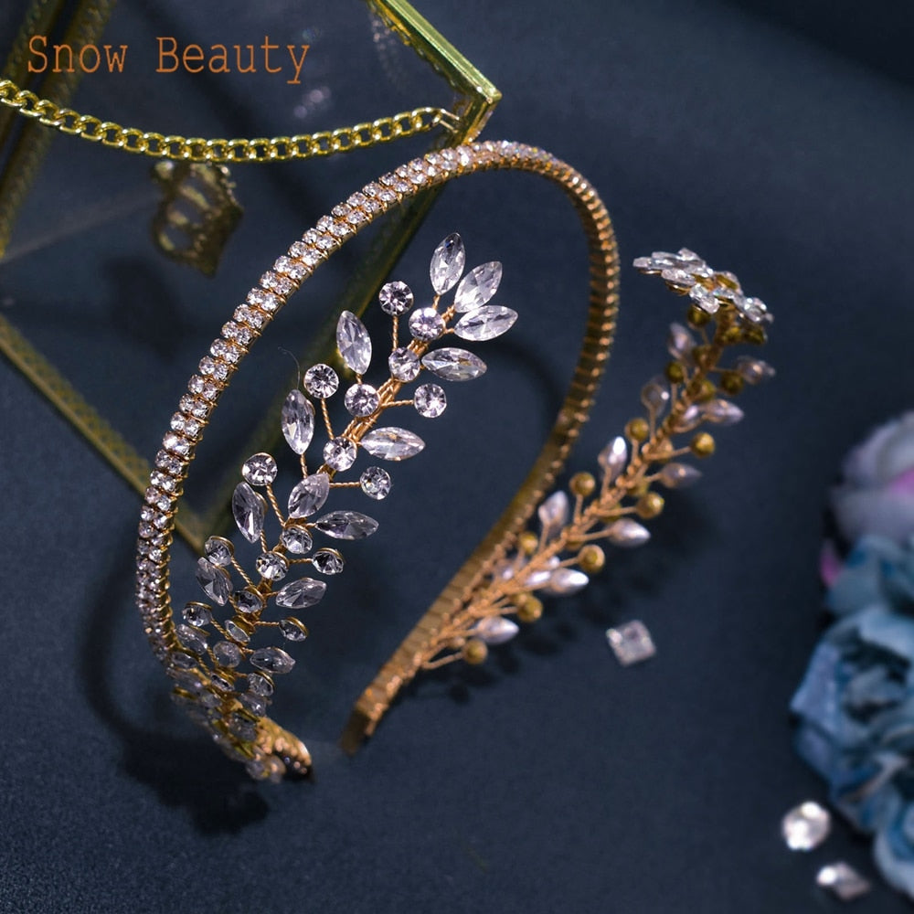 Royal Radiance Bridal Tiara: Sparkling Rhinestone Headpiece for a Regal Look