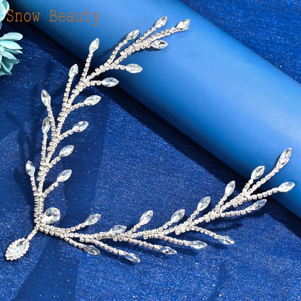 Royal Radiance Bridal Tiara: Sparkling Rhinestone Headpiece for a Regal Look