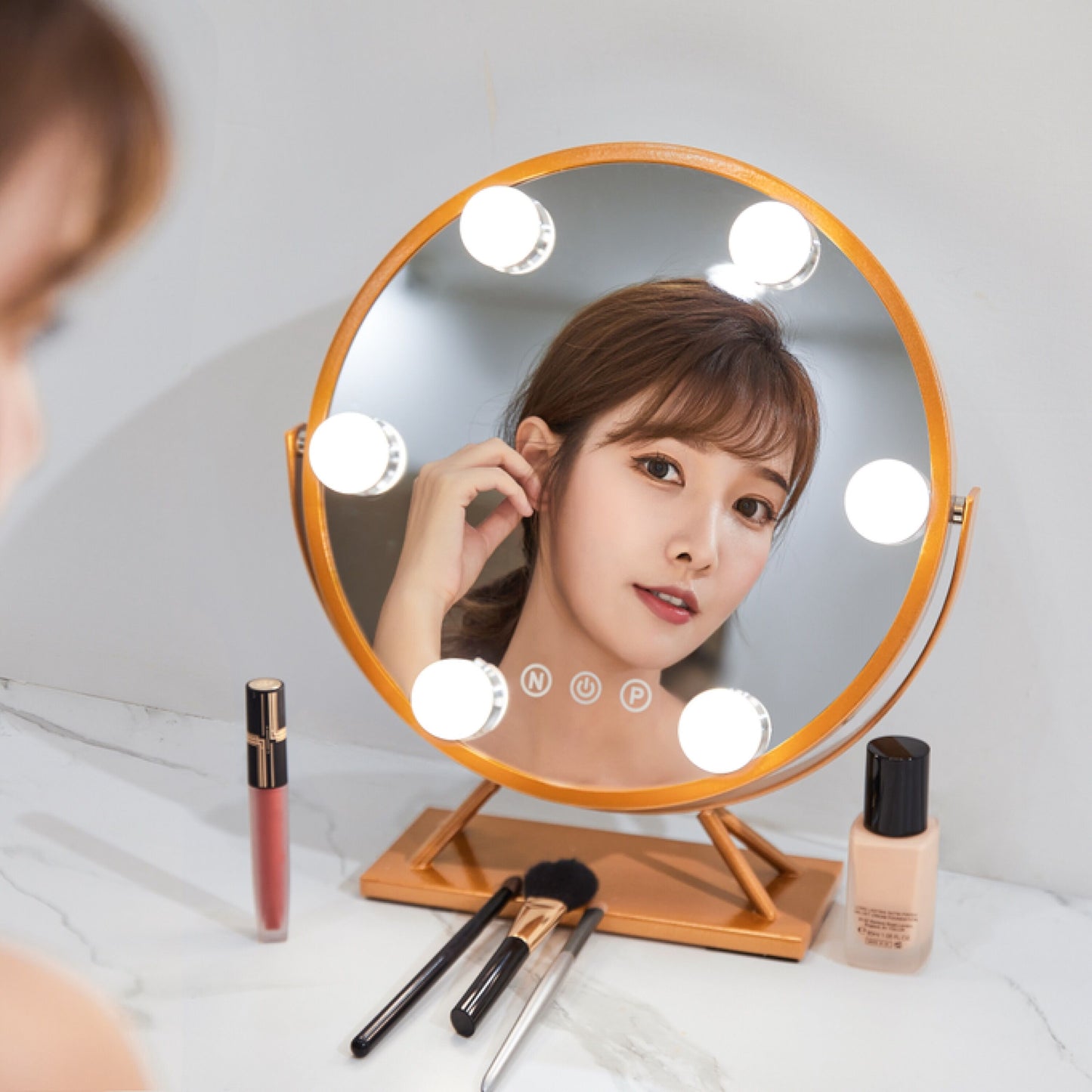 Elegant Vanity Makeup Mirror - Illuminate Your Beauty