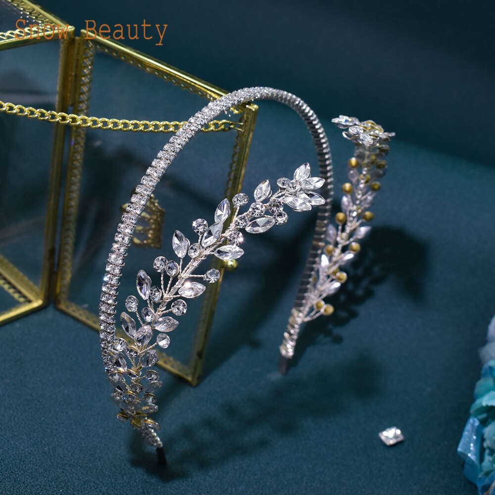Royal Radiance Bridal Tiara: Sparkling Rhinestone Headpiece for a Regal Look